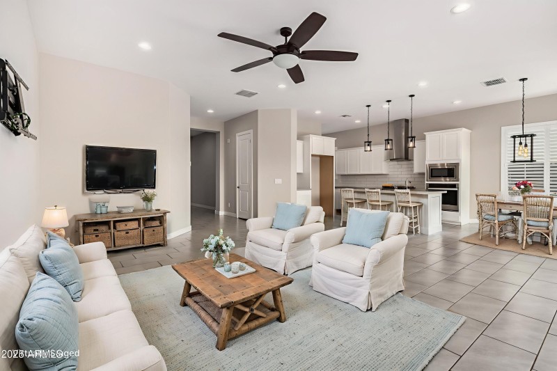 6-Rancho - Living Room - Farmhouse - 1