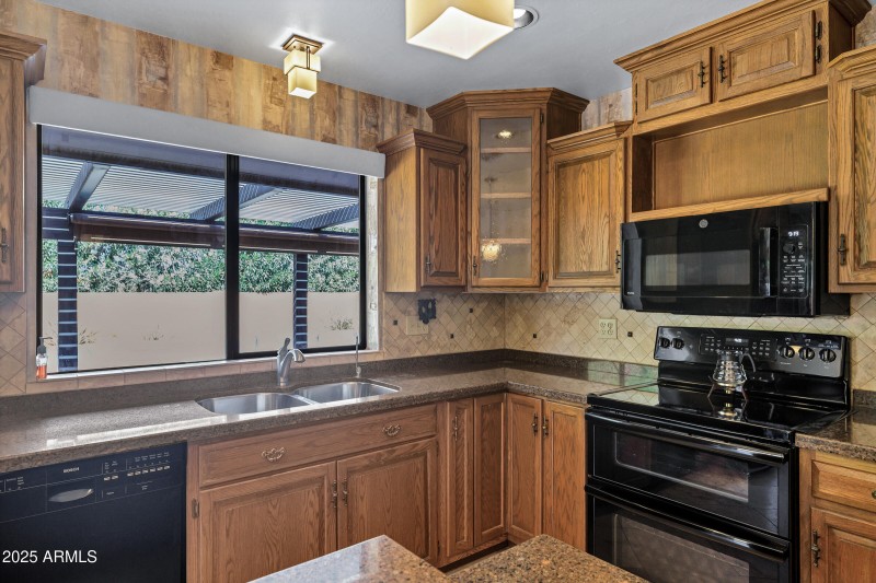 2518 S Forest Ave-27