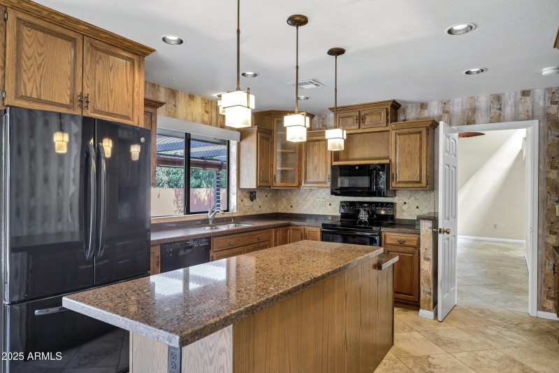 2518 S Forest Ave-26