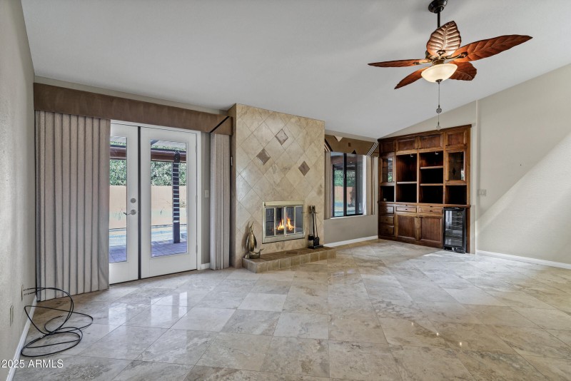 2518 S Forest Ave-16