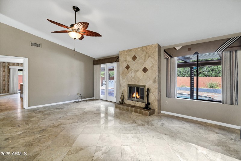 2518 S Forest Ave-14