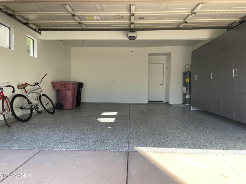Spacious 2-Garage
