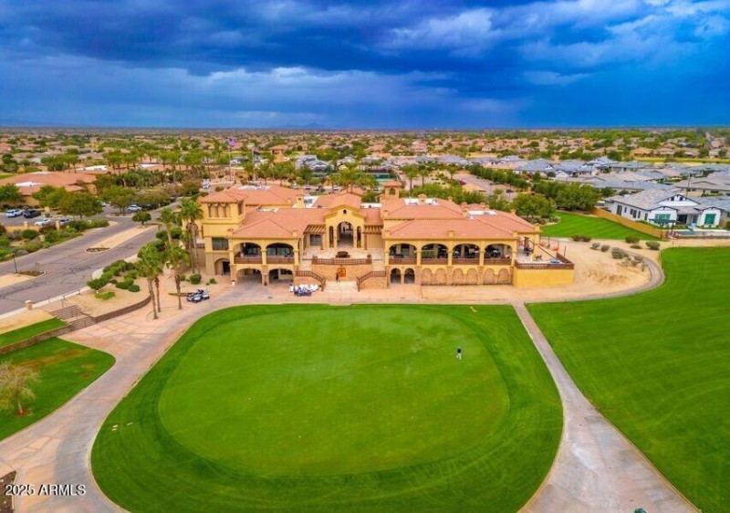 Clubhouse1