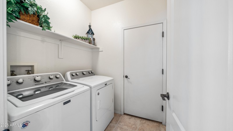 Interior - 2389 Locksley Dr-23