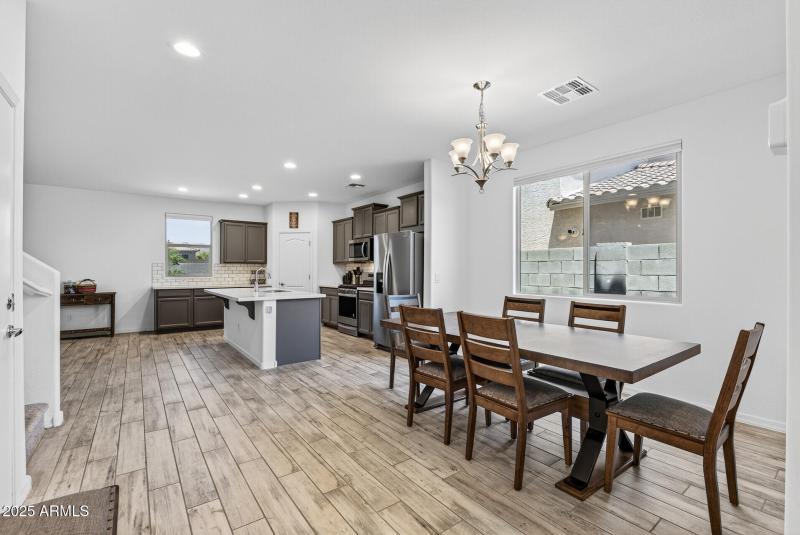 Dining & Kitchen