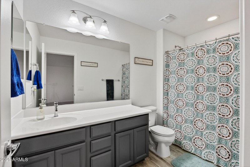Full Bath - Upstairs Hallway