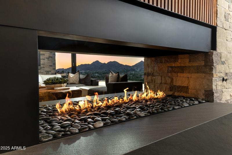 2 WAY GAS FIREPLACE