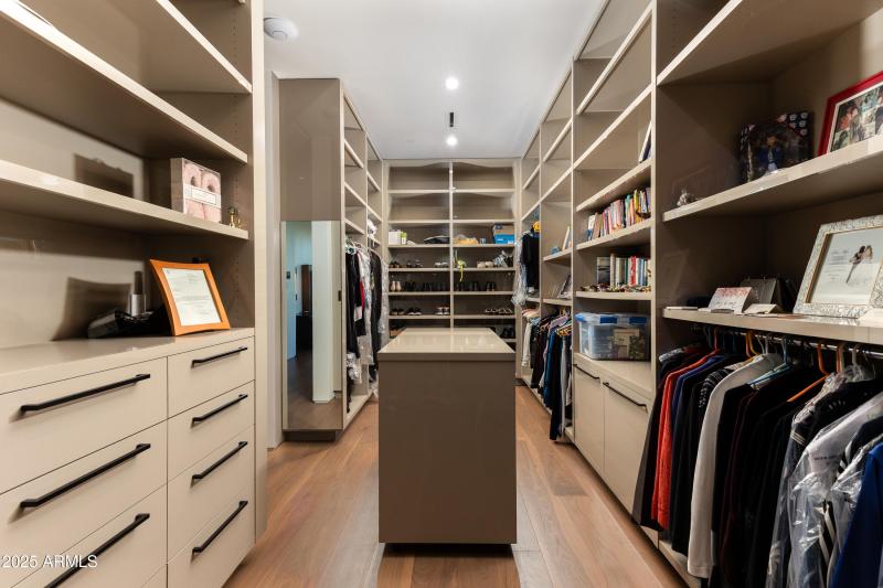 HERS CLOSET