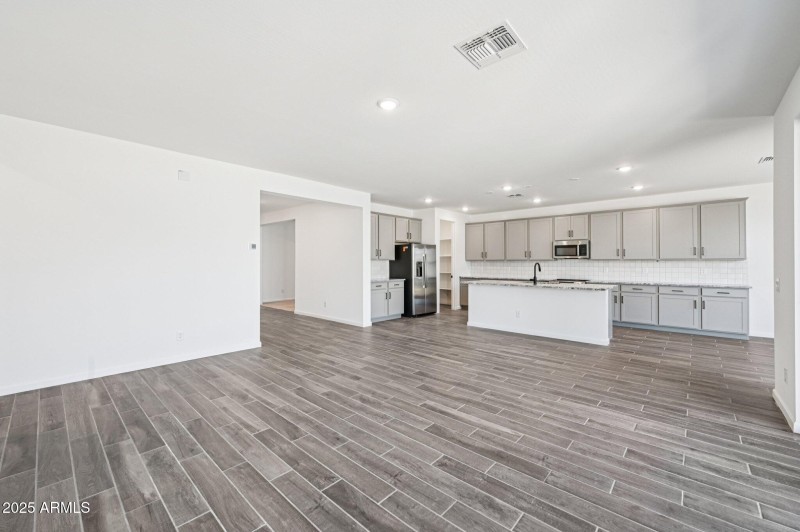 5-web-or-mls-W Cheryl Dr-S1107-005