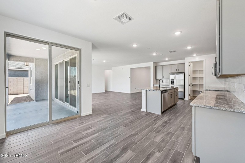 6-web-or-mls-W Cheryl Dr-S1107-006
