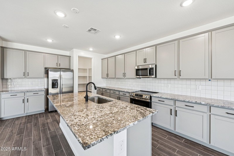 9-web-or-mls-W Cheryl Dr-S1107-009