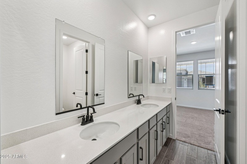 16-web-or-mls-W Cheryl Dr-S1107-016