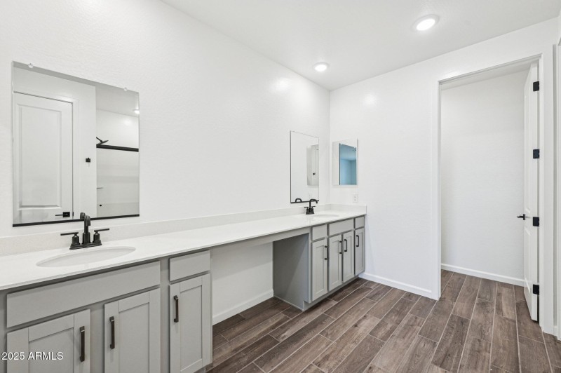 26-web-or-mls-W Cheryl Dr-S1107-026