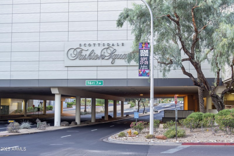 Fashion Square