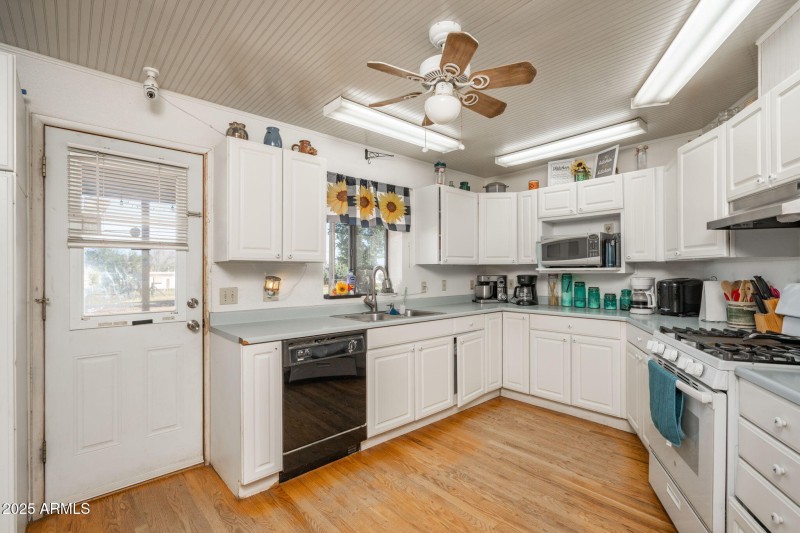 1-web-or-mls-2049-n-maricopa-st