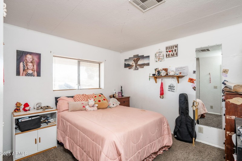11-web-or-mls-2049-n-maricopa-st