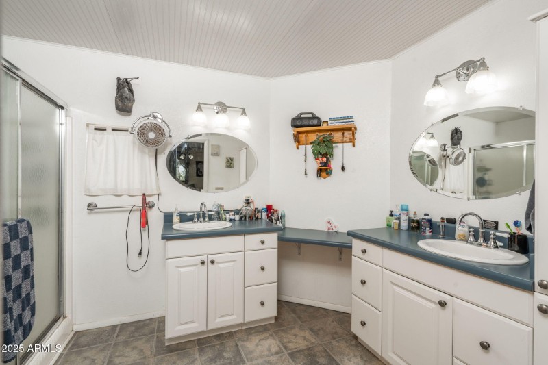 14-web-or-mls-2049-n-maricopa-st