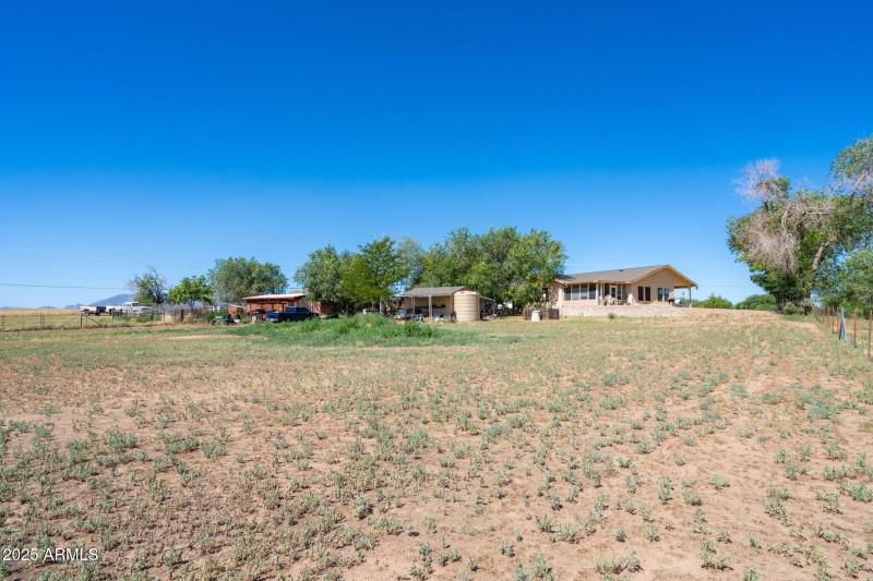 17-web-or-mls-2049-n-maricopa-st