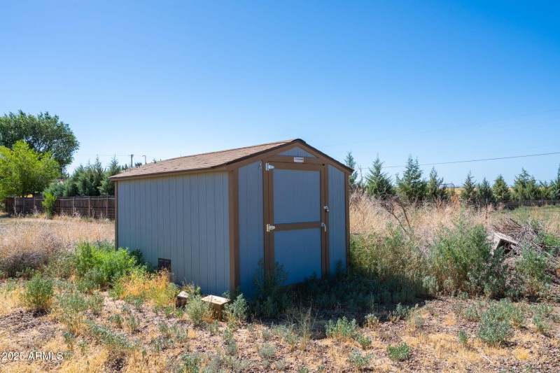 18-web-or-mls-2049-n-maricopa-st