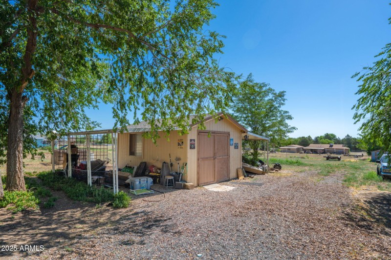 21-web-or-mls-2049-n-maricopa-st