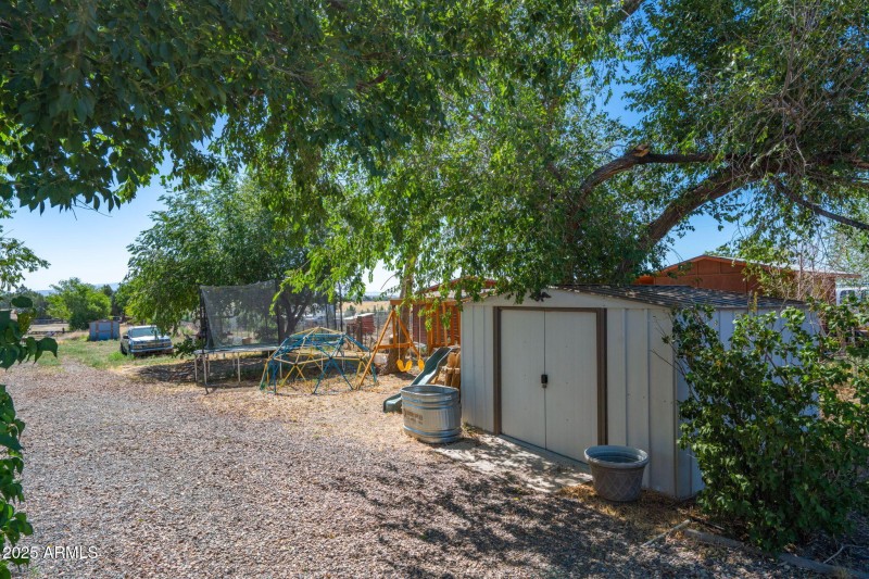 22-web-or-mls-2049-n-maricopa-st