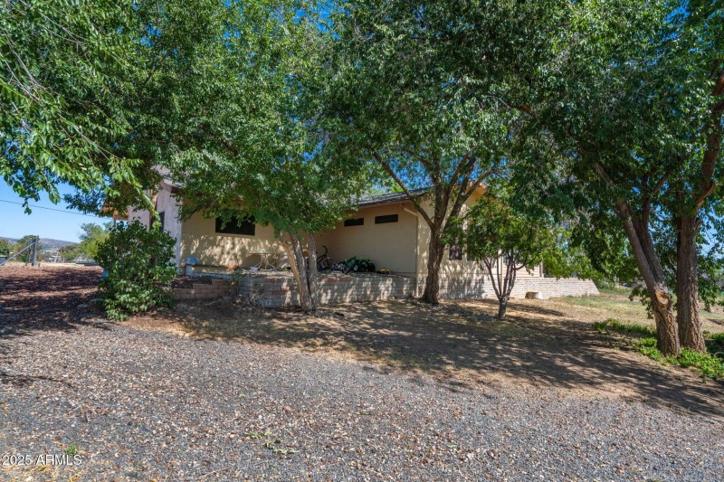 23-web-or-mls-2049-n-maricopa-st