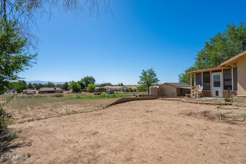 26-web-or-mls-2049-n-maricopa-st