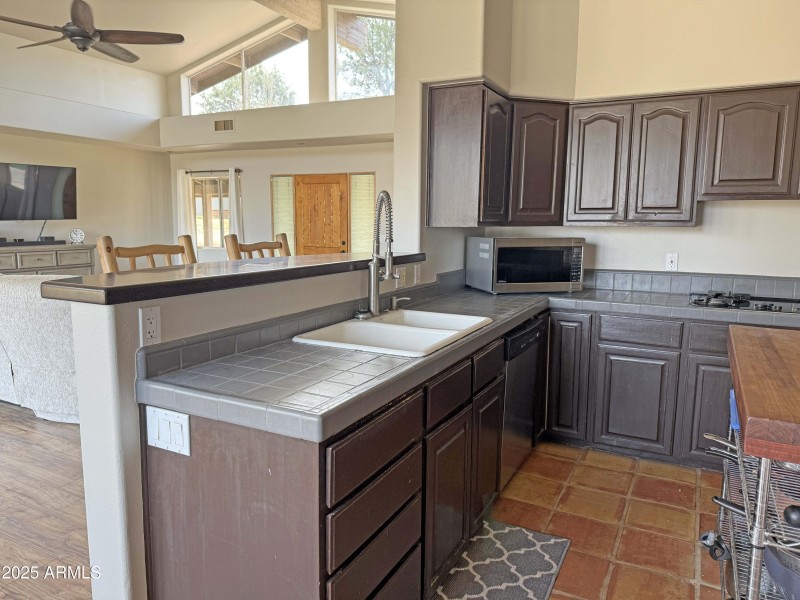 7 Kitchen 1