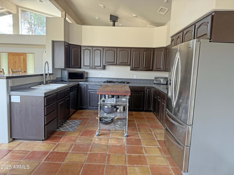 10 Kitchen 4