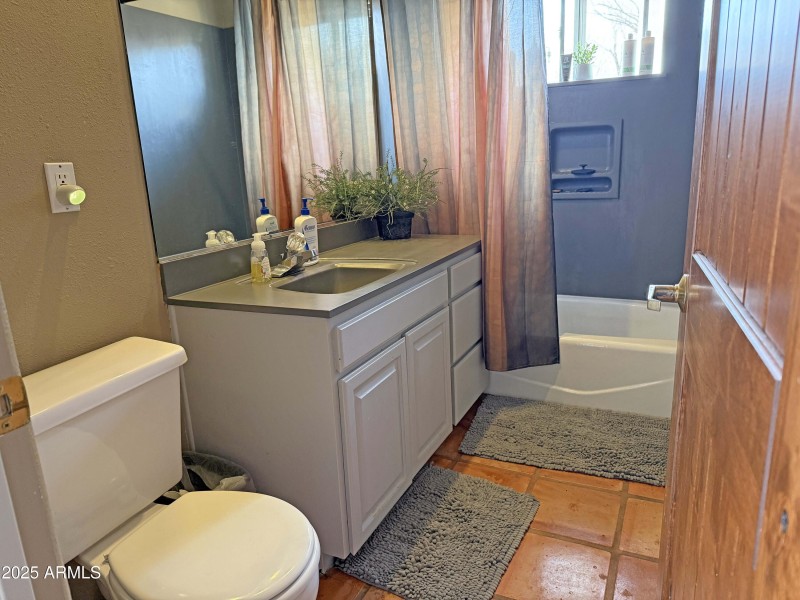 18 Guest bathroom