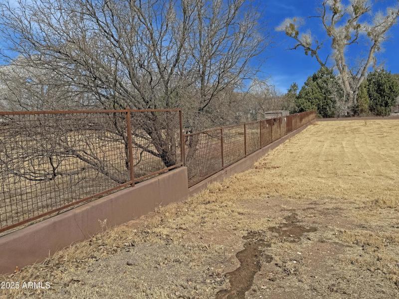 30 Permiter fenced