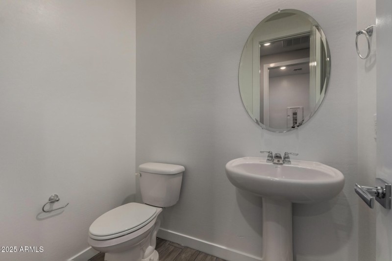 1/2 Bathroom