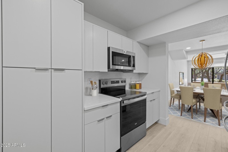 13)KITCHEN