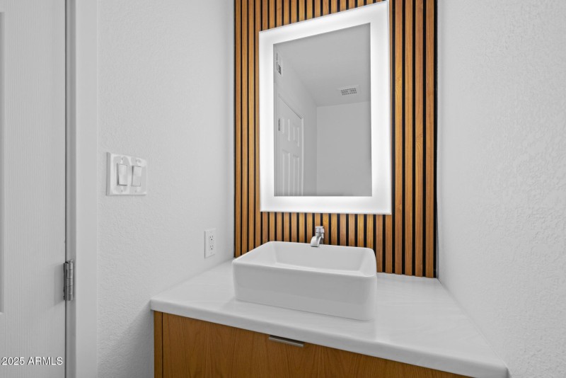 22)POWDER ROOM