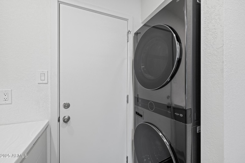 23)LAUNDRY SPACE