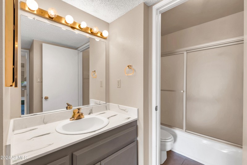 5525 E Thomas Rd F9-17