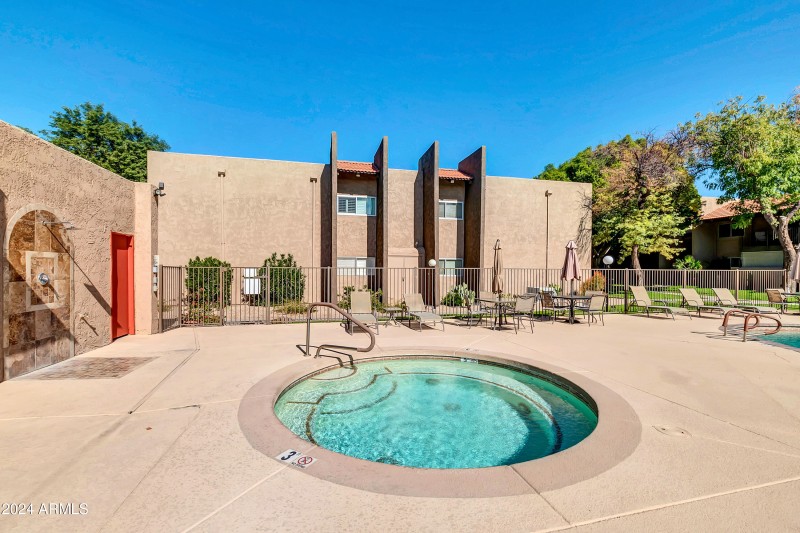 5525 E Thomas Rd Community-6