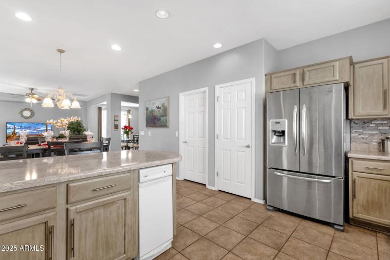 20-web-or-mls-4092-e-donato-dr