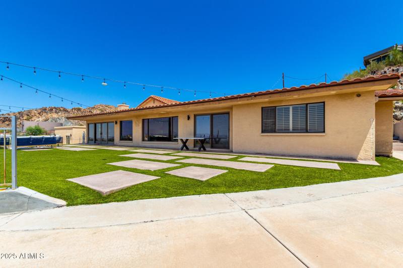 Artificial Turf / Covered Patio