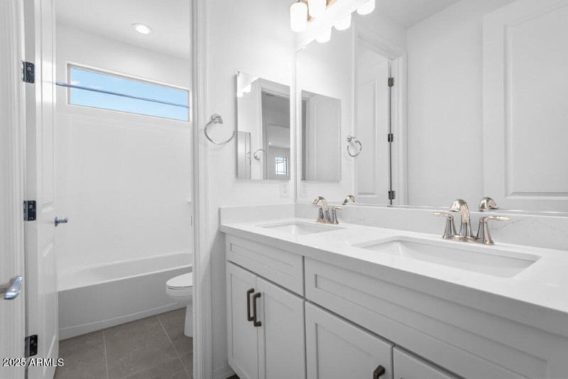 8825 W Vermont Avenue - Ready Now