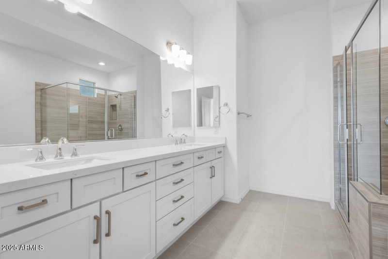 8825 W Vermont Avenue - Ready Now