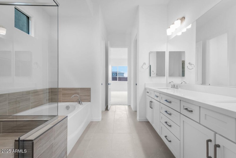 8825 W Vermont Avenue - Ready Now