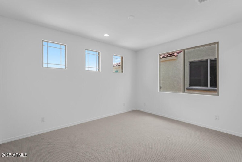 8825 W Vermont Avenue - Ready Now