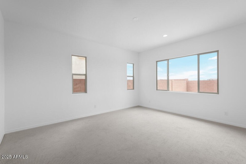 8825 W Vermont Avenue - Ready Now