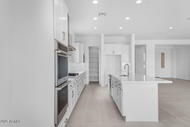 8825 W Vermont Avenue - Ready Now