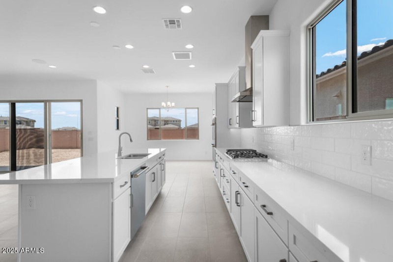 8825 W Vermont Avenue - Ready Now
