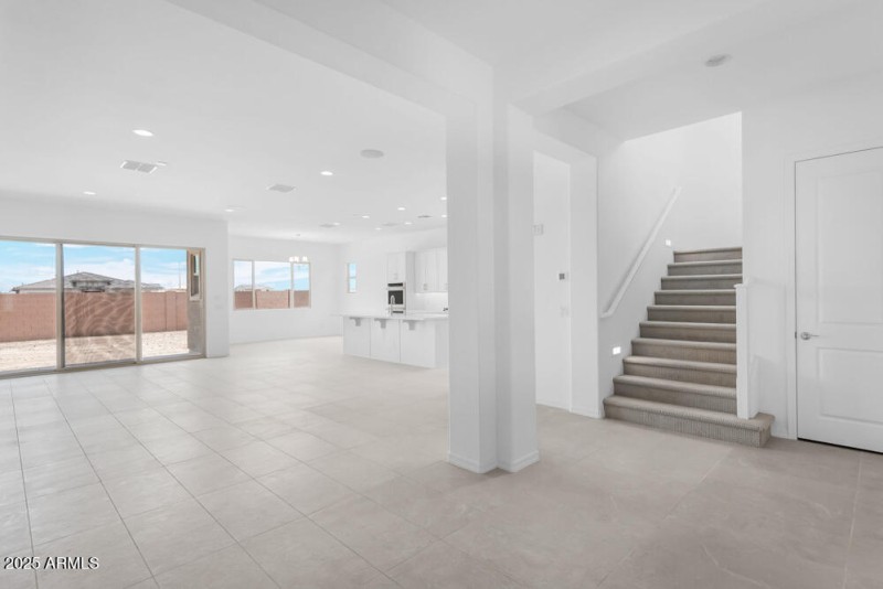 8825 W Vermont Avenue - Ready Now