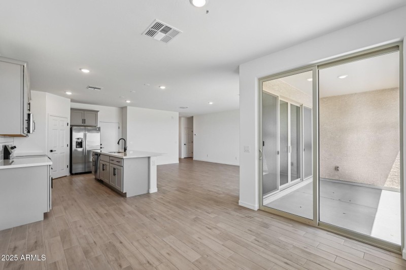 17-web-or-mls-S 95th Dr-S1207-015