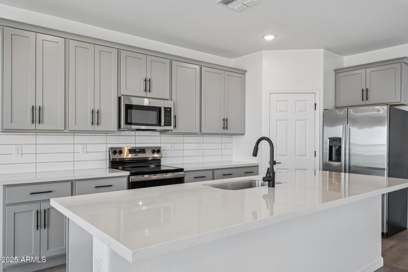 20-web-or-mls-S 95th Dr-S1207-016