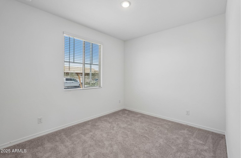 23-web-or-mls-S 95th Dr-S1207-019